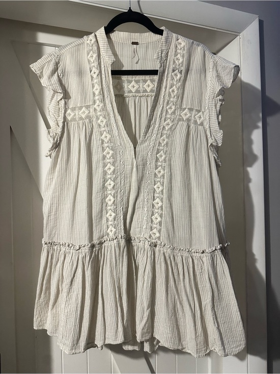 Free People Tops - Free People Cream Embroidered Flutter Tunic
